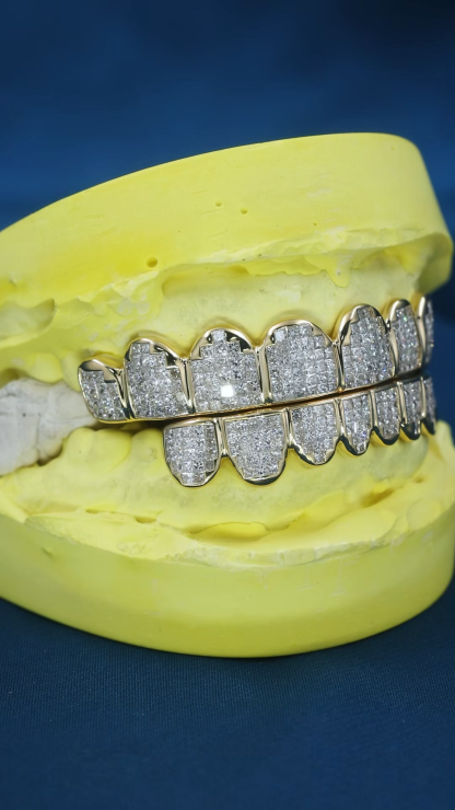 Custom S925 Silver Yellow Gold Plated Top & Bottom 8 VVS Princess cut Moissanite Diamond Invisible Setting Teeth Grillz