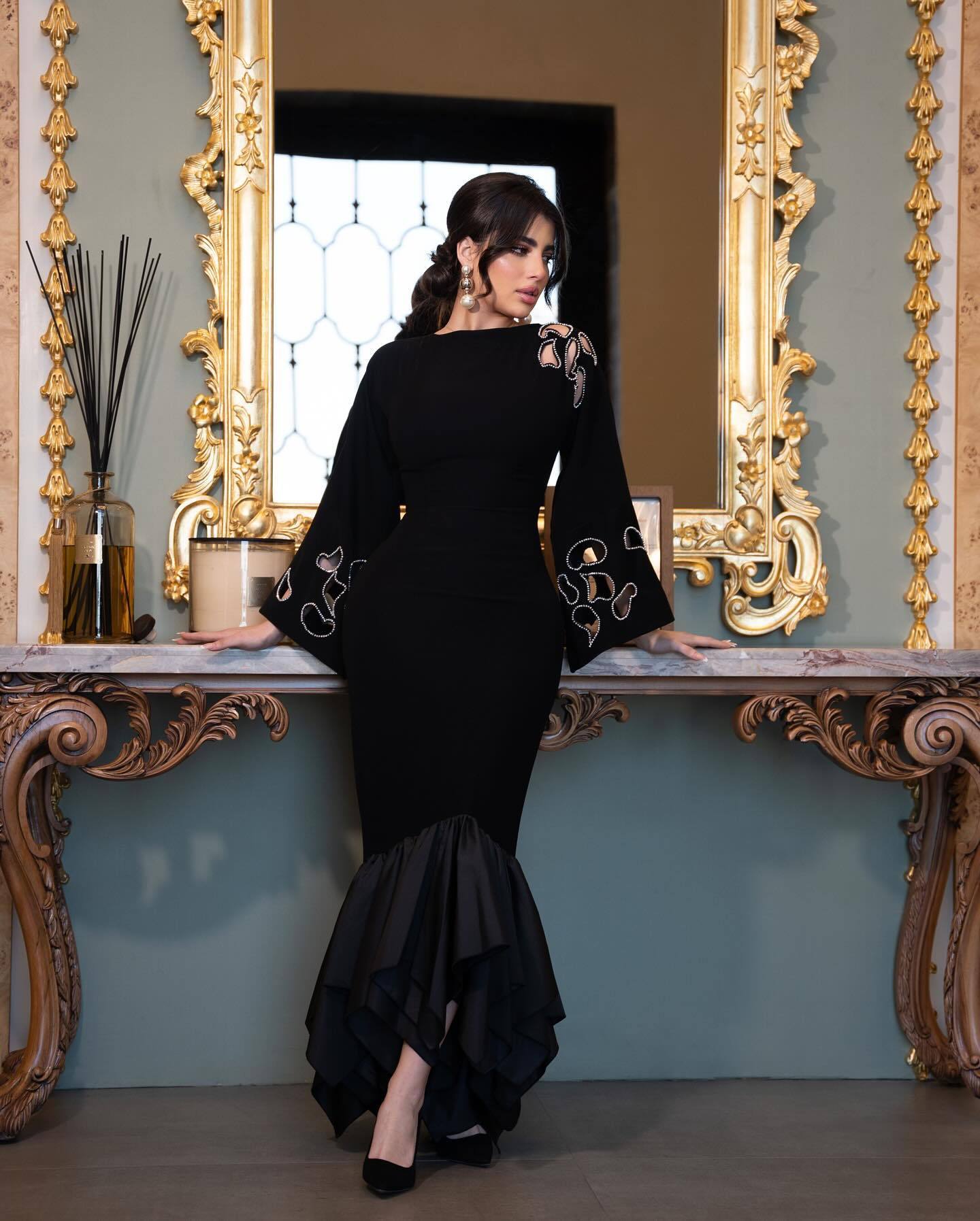 Black Temperament Long Sleeve Midi Dress