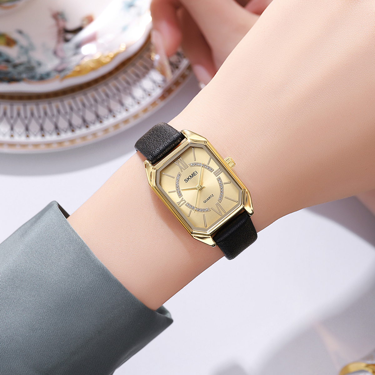 SKMEI 2238 Luxury Quartz Watch Ladies