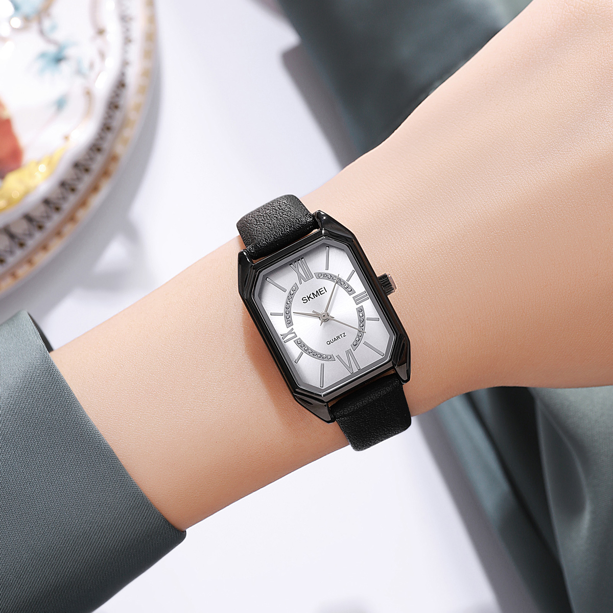 SKMEI 2238 Luxury Quartz Watch Ladies