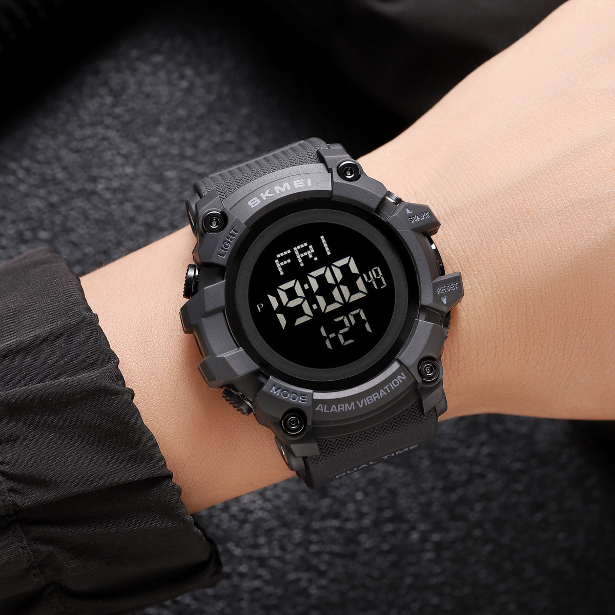 SKMEI 2313 Vibrating alarm watch