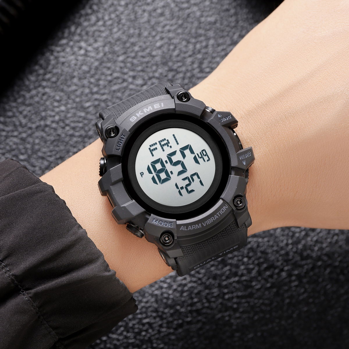 SKMEI 2313 Vibrating alarm watch