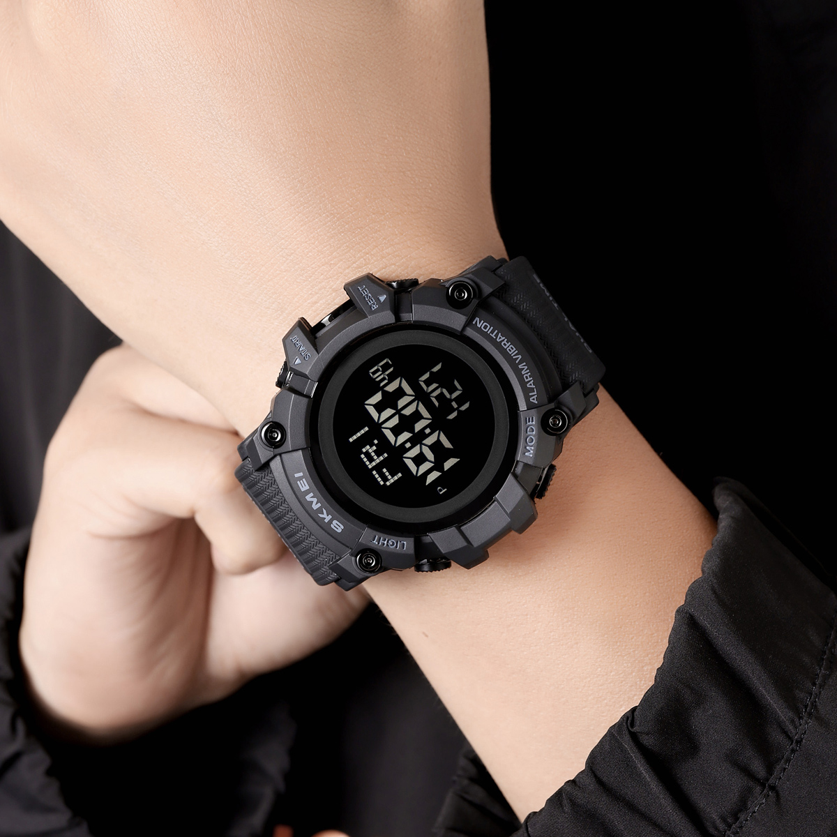 SKMEI 2313 Vibrating alarm watch