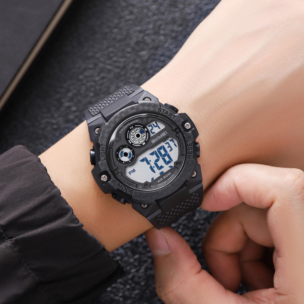 SKMEI 2337 Teenage Fashion 50m Waterproof Sport Chrono Watch 
