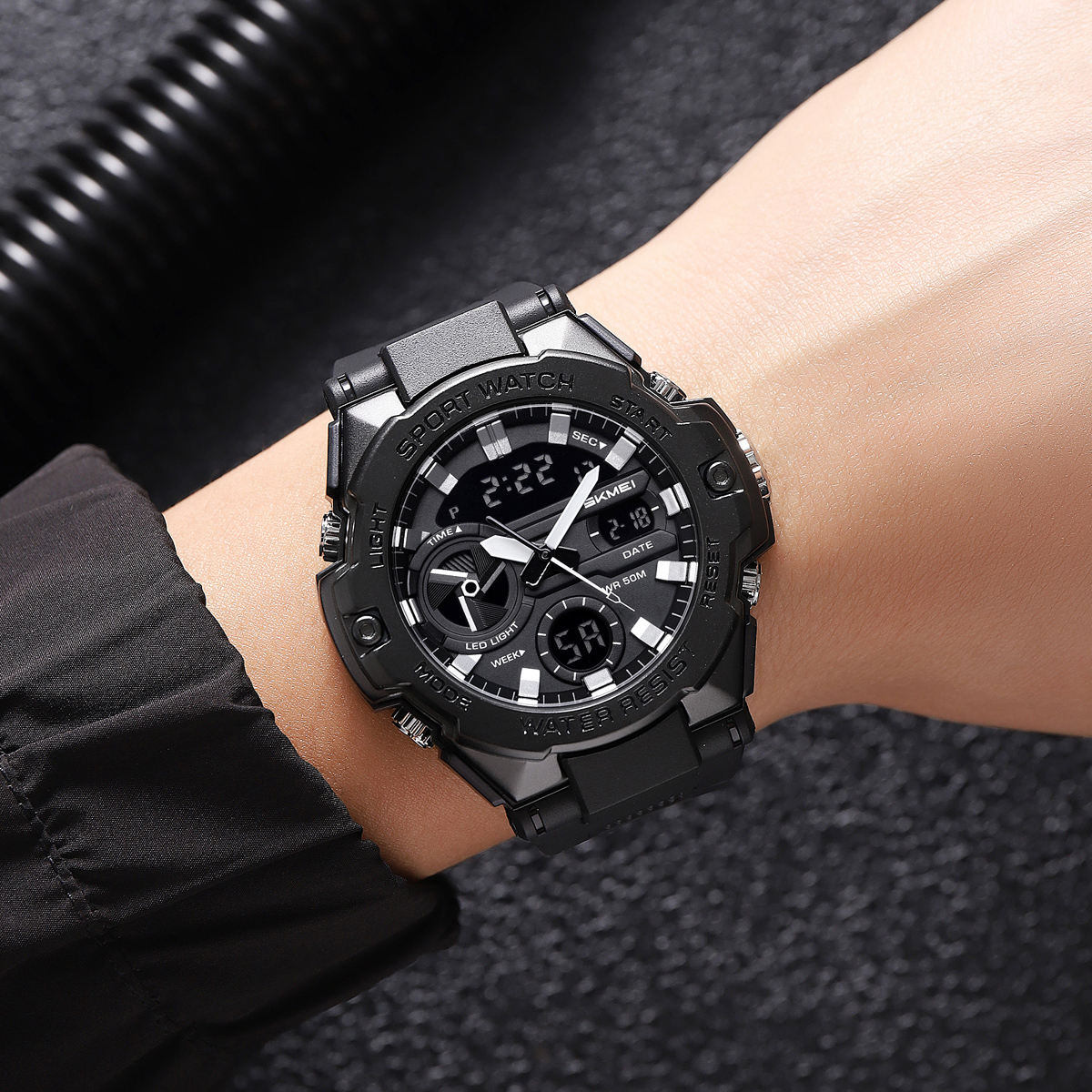 SKMEI 2383 Luxury Sports Digital & Analog Waterproof Watch for Men