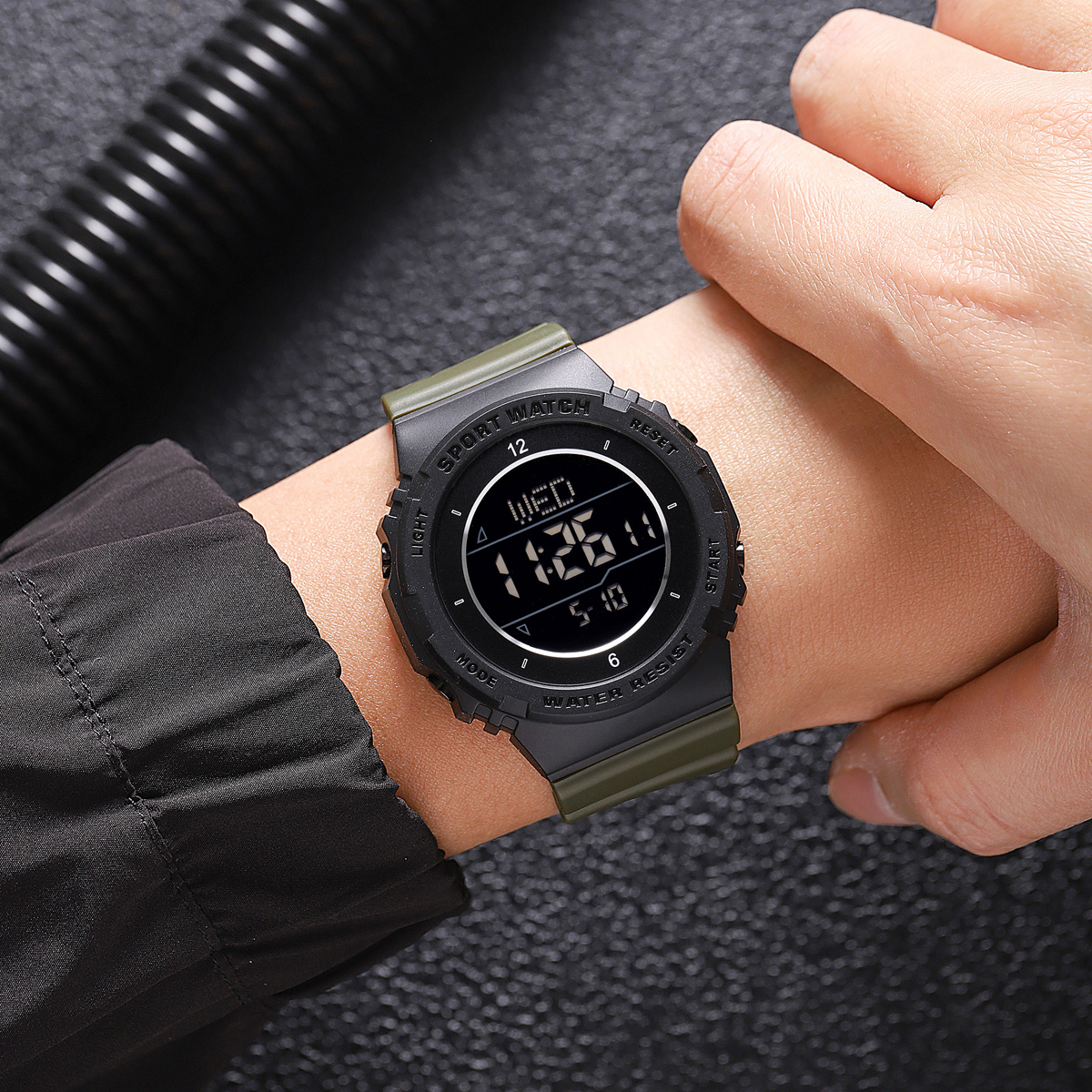 SKMEI 2400 Wholesale Mulitifunctionall Large Sports Electronic Men Digital Watch