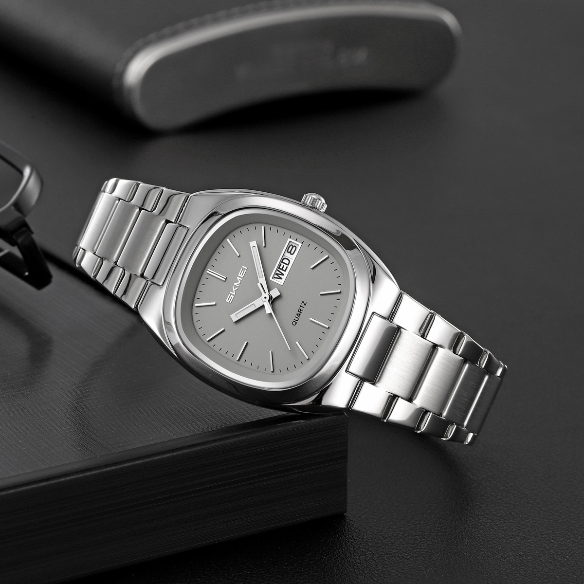 SKMEI 2420 Luxury Quartz Watches for Women