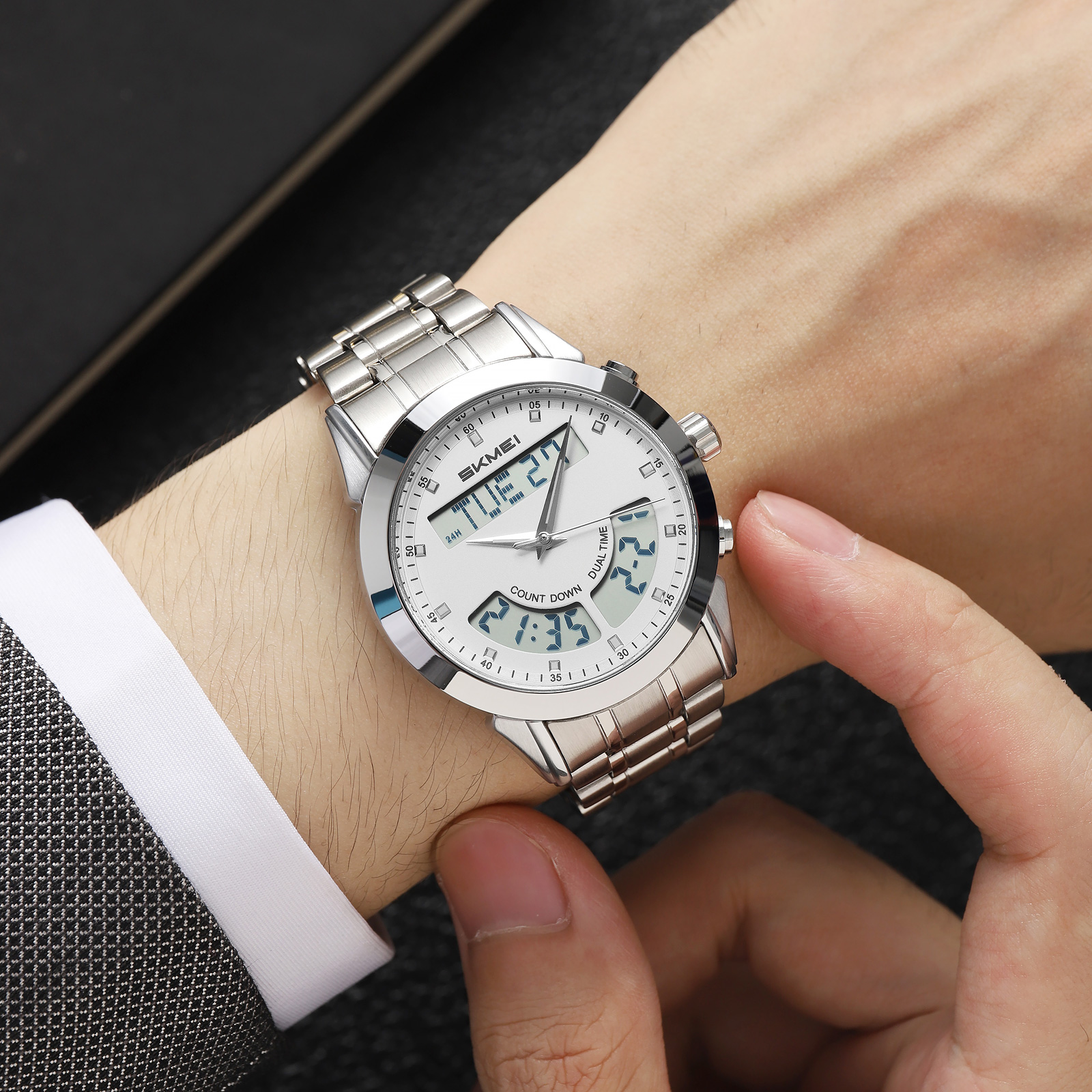 SKMEI 2445 Men's Luxury Stainless Steel Wristwatch Analog-Digital Dual Time