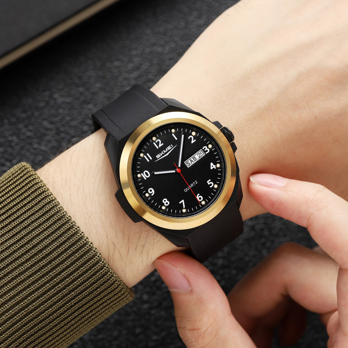 SKMEI 2472 Men's Sport Quartz Watch