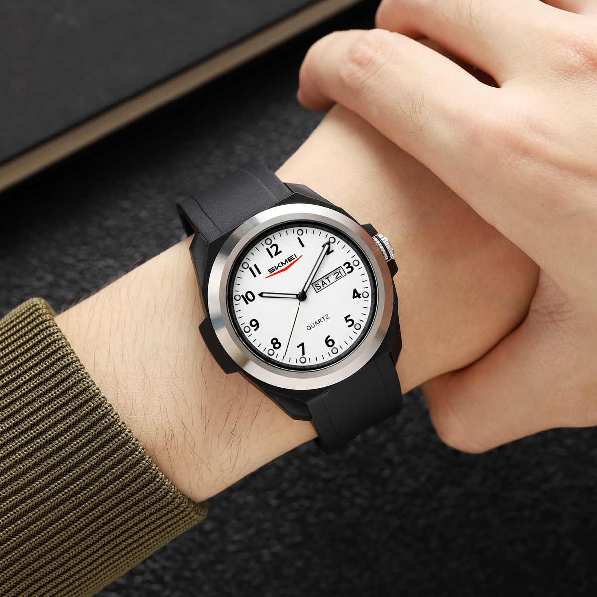SKMEI 2472 Men's Sport Quartz Watch