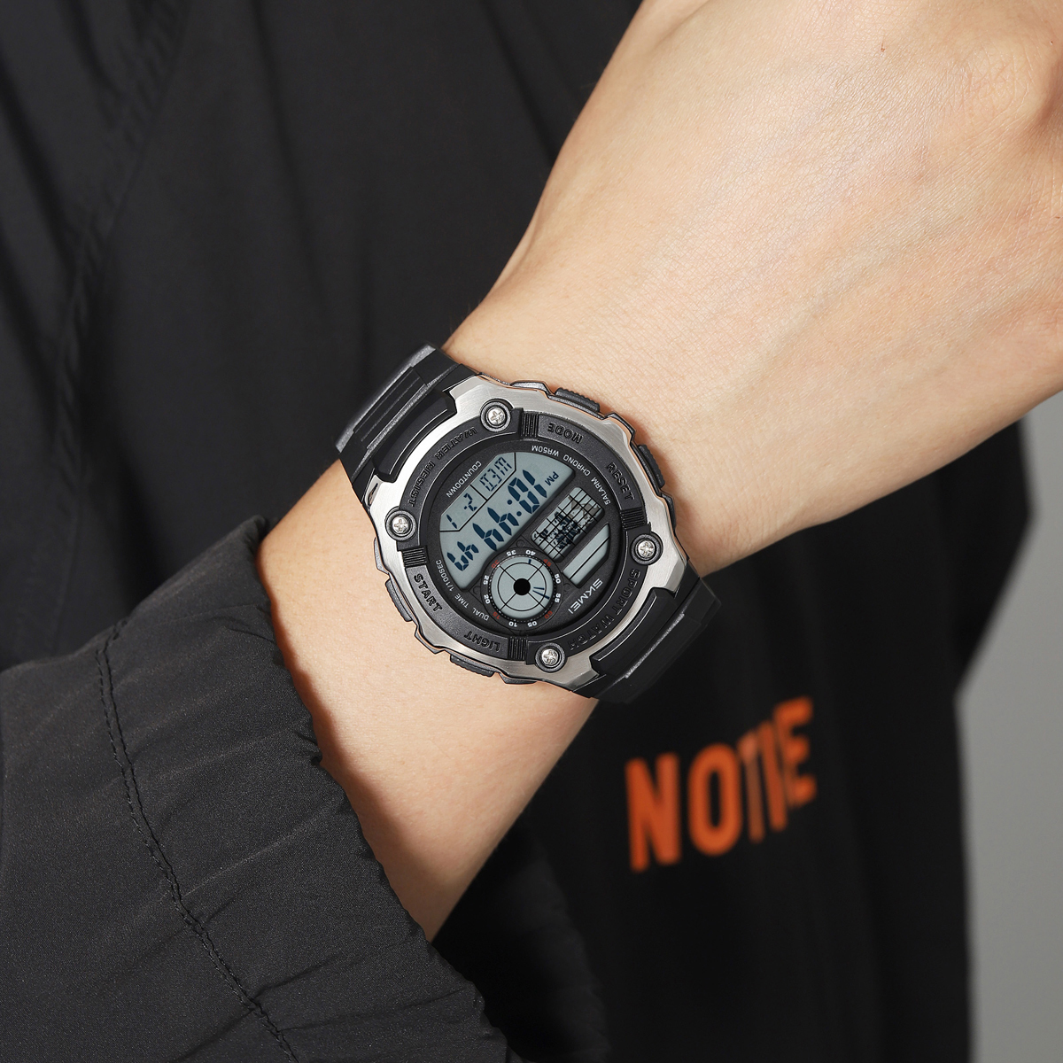 Wholesale SKMEI 2517 Sports Watch For Men Fashion Design Men Digital Watch
