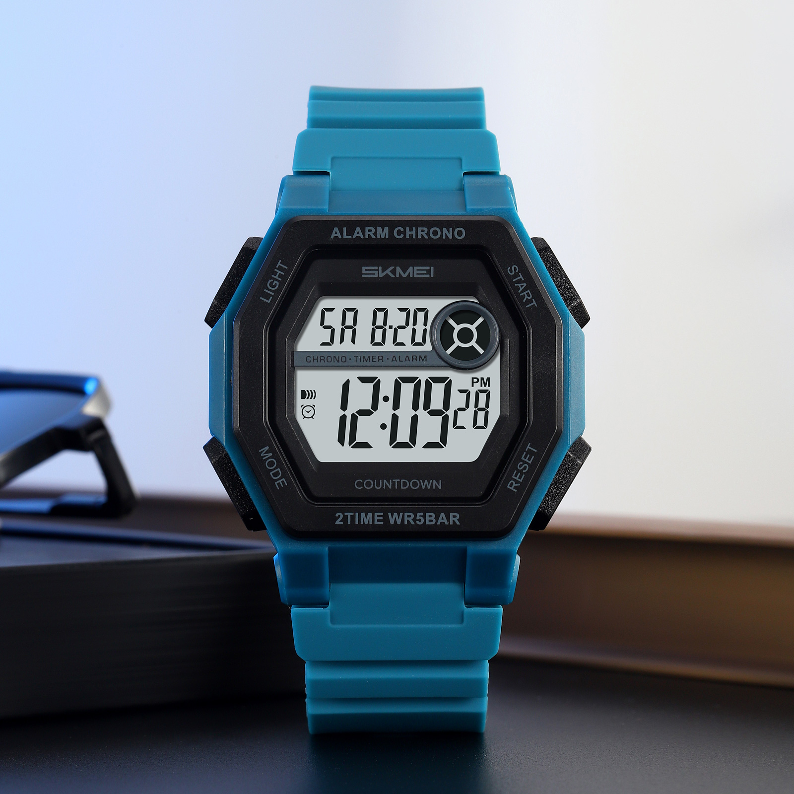 SKMEI 2552 Stylish OEM Man Digital Watch Water Proof Calender Concise Sports Watch Manufacturer