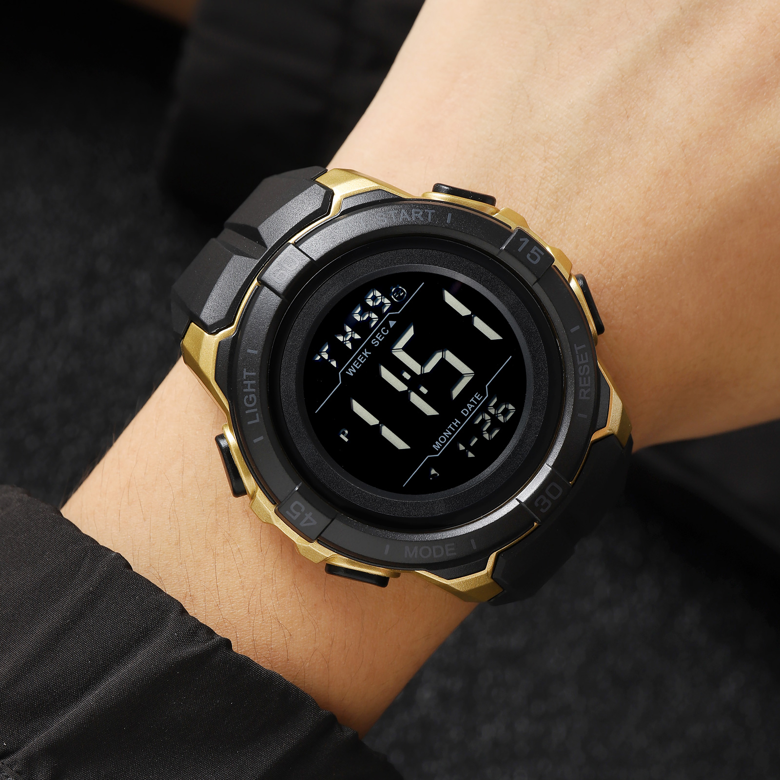 SKMEI 2565 Men's Fashionable Digital Sports Watch