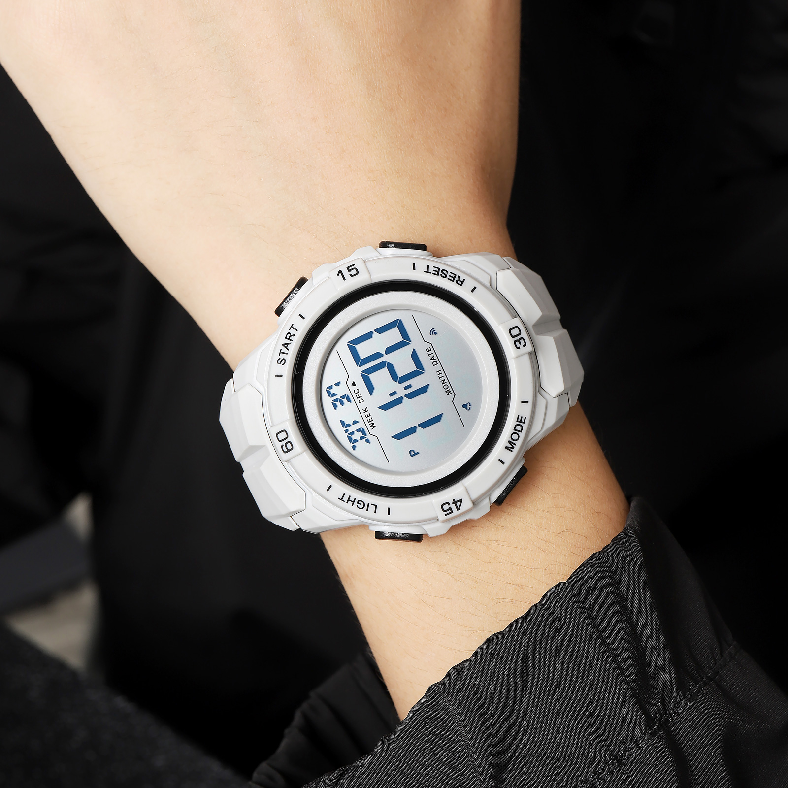 SKMEI 2565 Men's Fashionable Digital Sports Watch