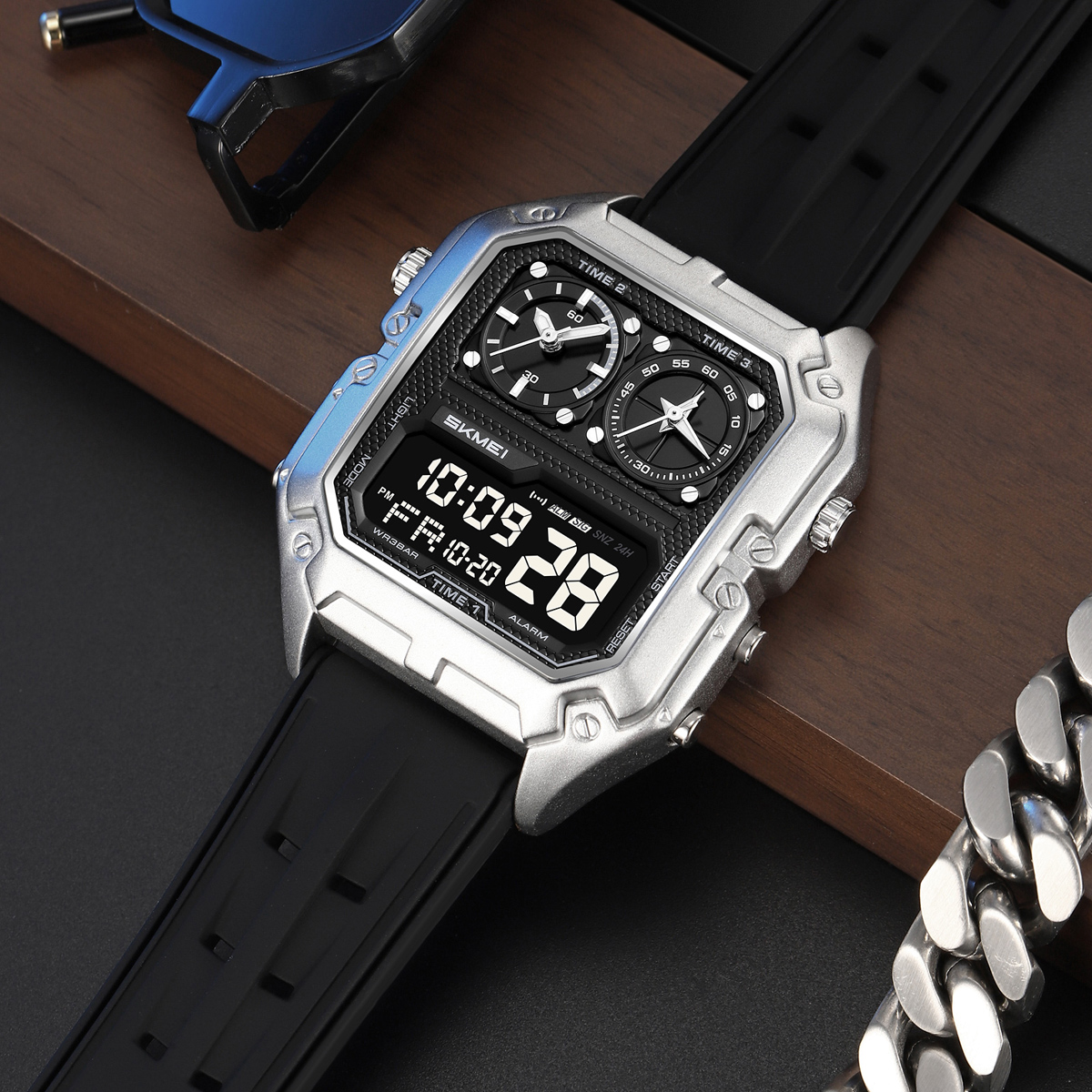 2580 SKMEI Military Style Mens Sports Watch