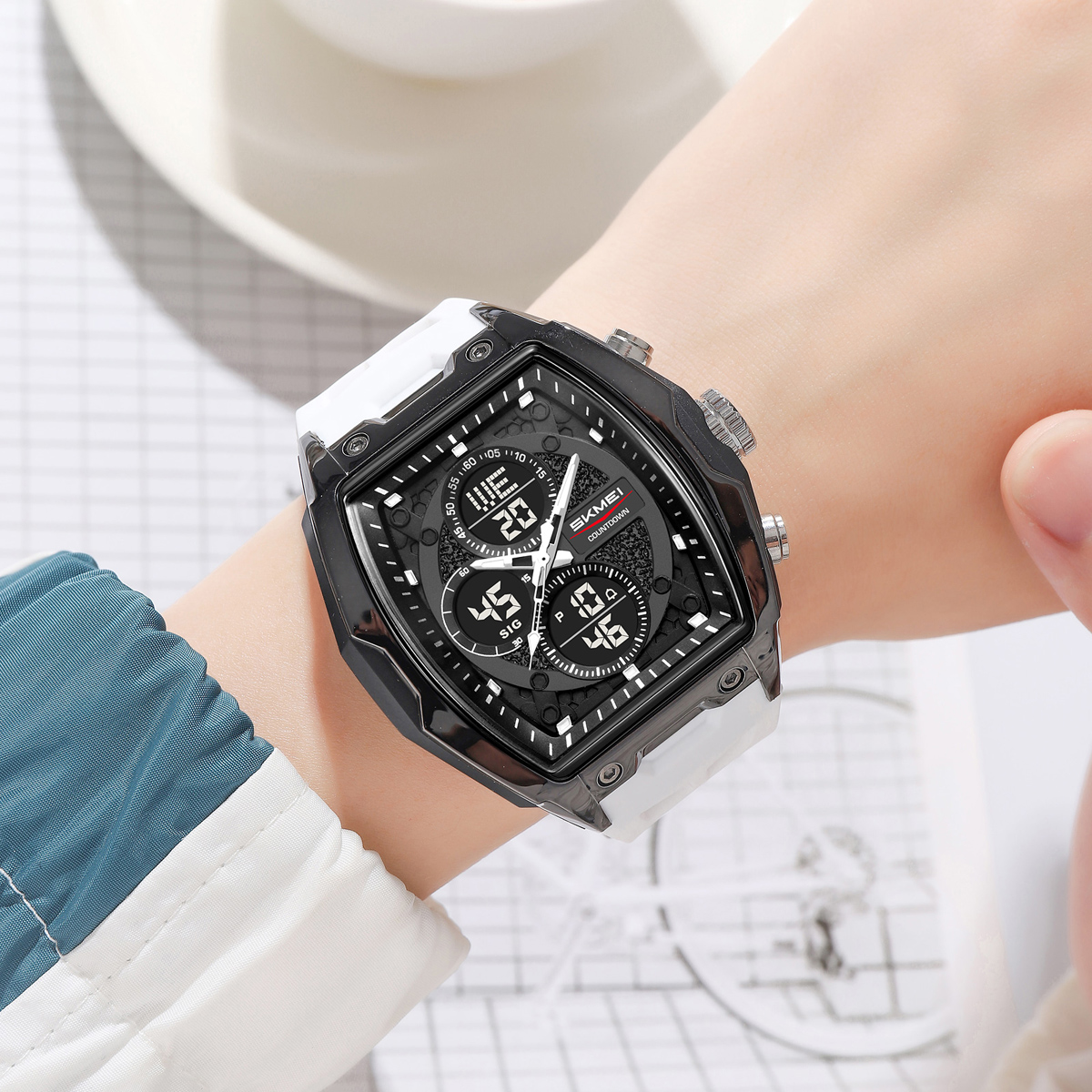 SKMEI 2601 NEW FASHION WATCH