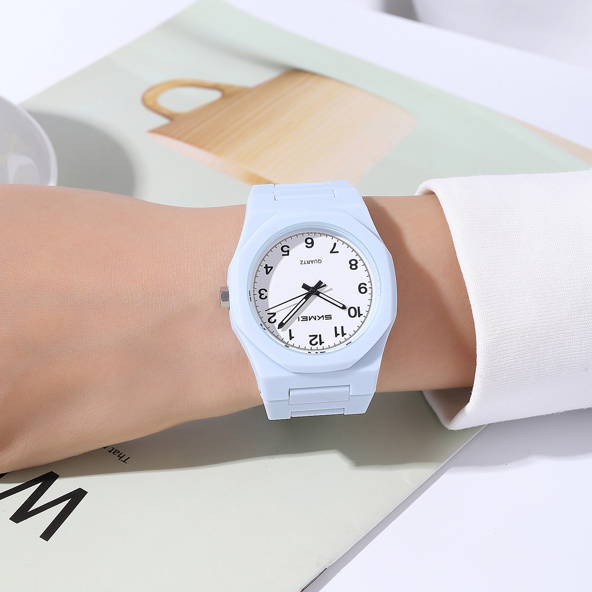 SKMEI 2615 Eastern Arabic numerals Dial Quartz Watch