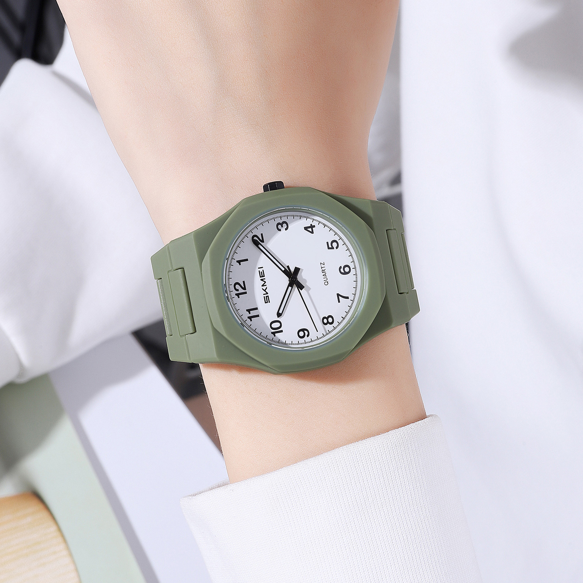 SKMEI 2615 Eastern Arabic numerals Dial Quartz Watch