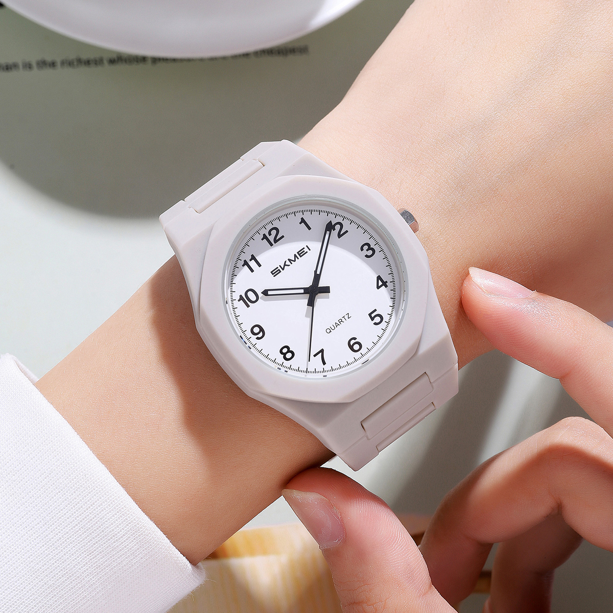 SKMEI 2615 Eastern Arabic numerals Dial Quartz Watch