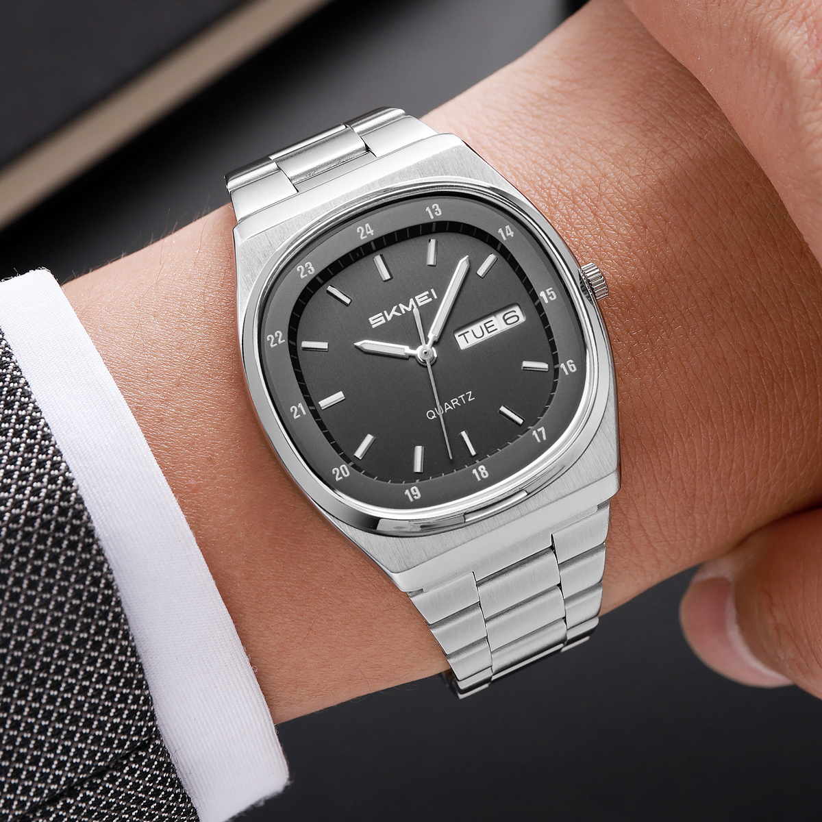 SKMEI 2630 metelic vintage quartz watch