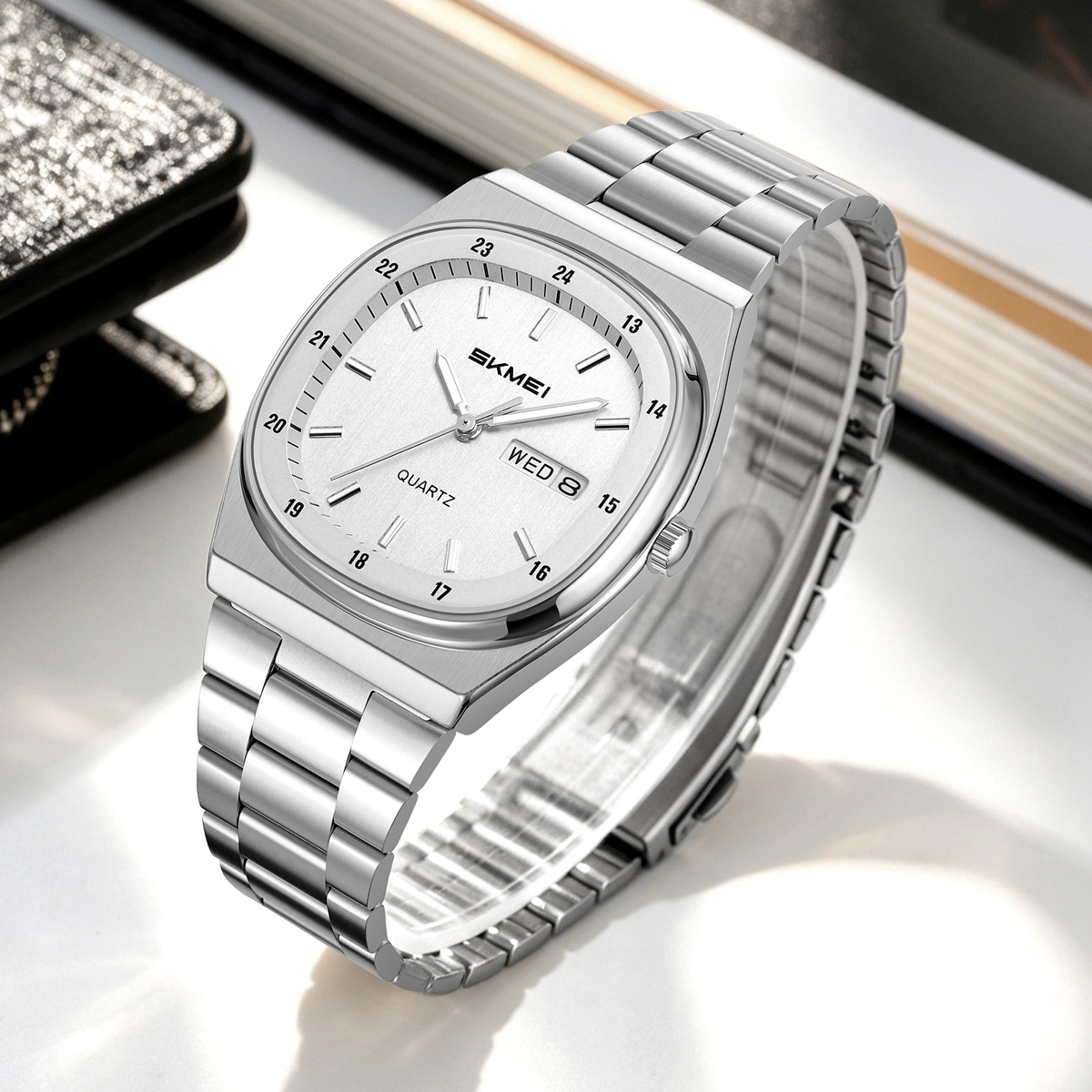 SKMEI 2630 metelic vintage quartz watch