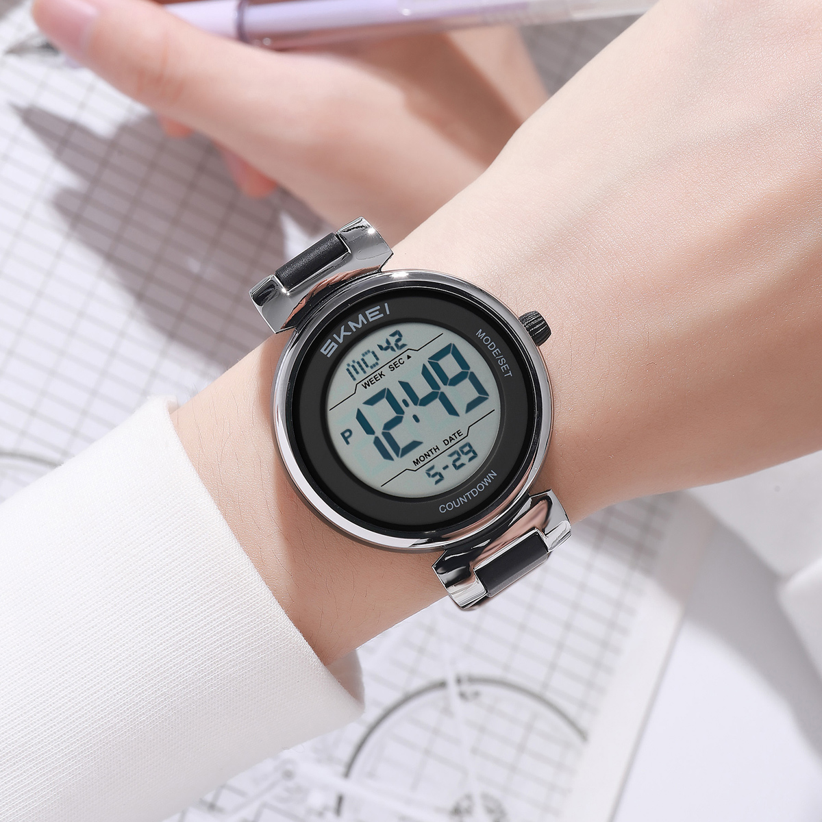 SKMEI 2633 female digital watch