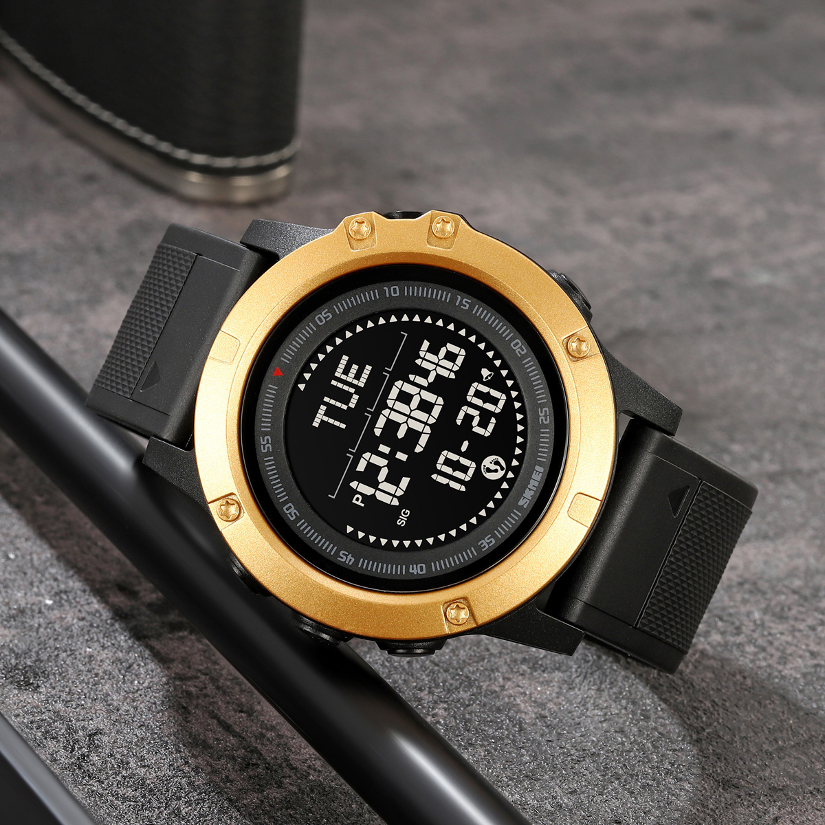 SKMEI 2639 Men's Outdoor Sports Digital Watch Pedometer 