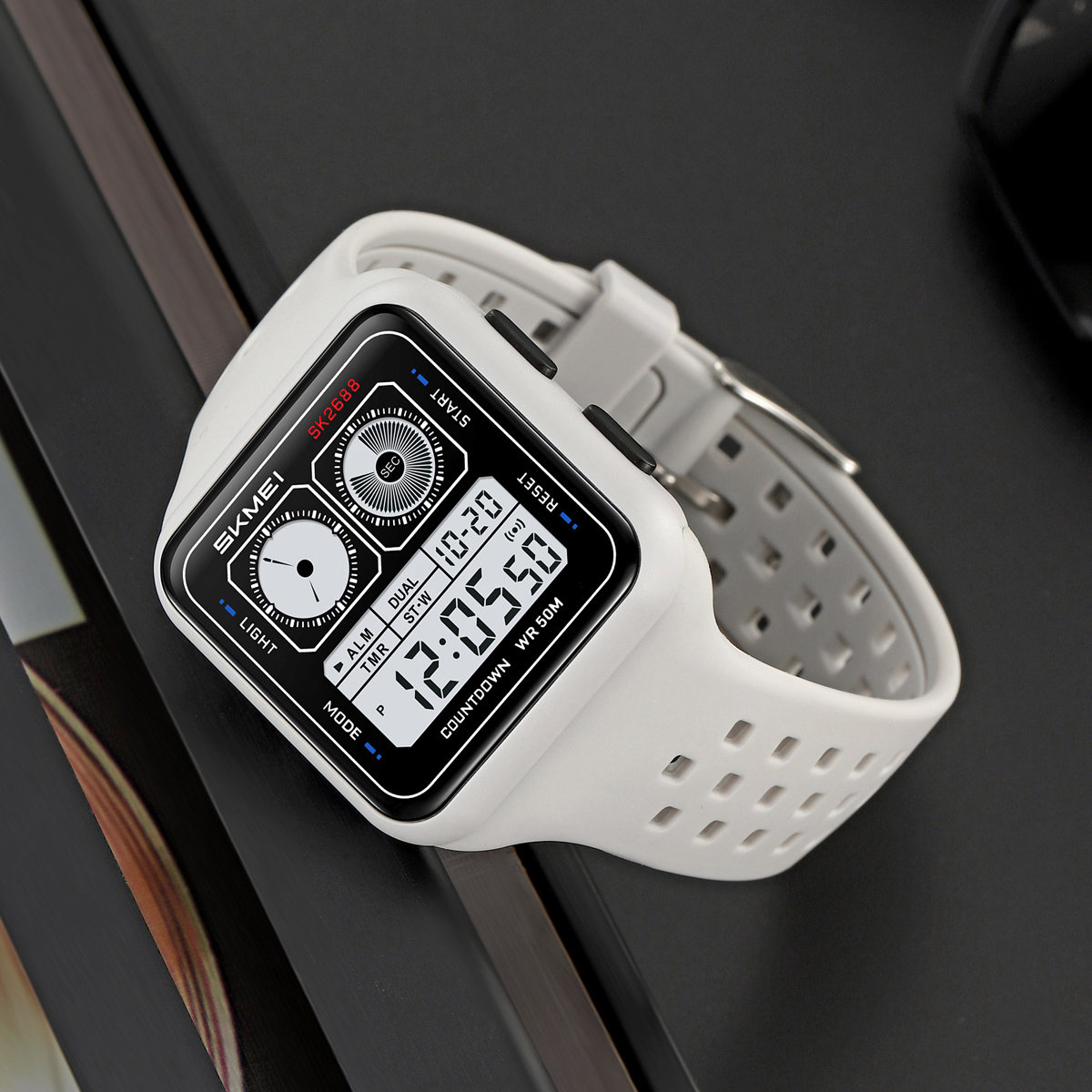 SKMEI 2688 SPORTS DIGITAL WATCH