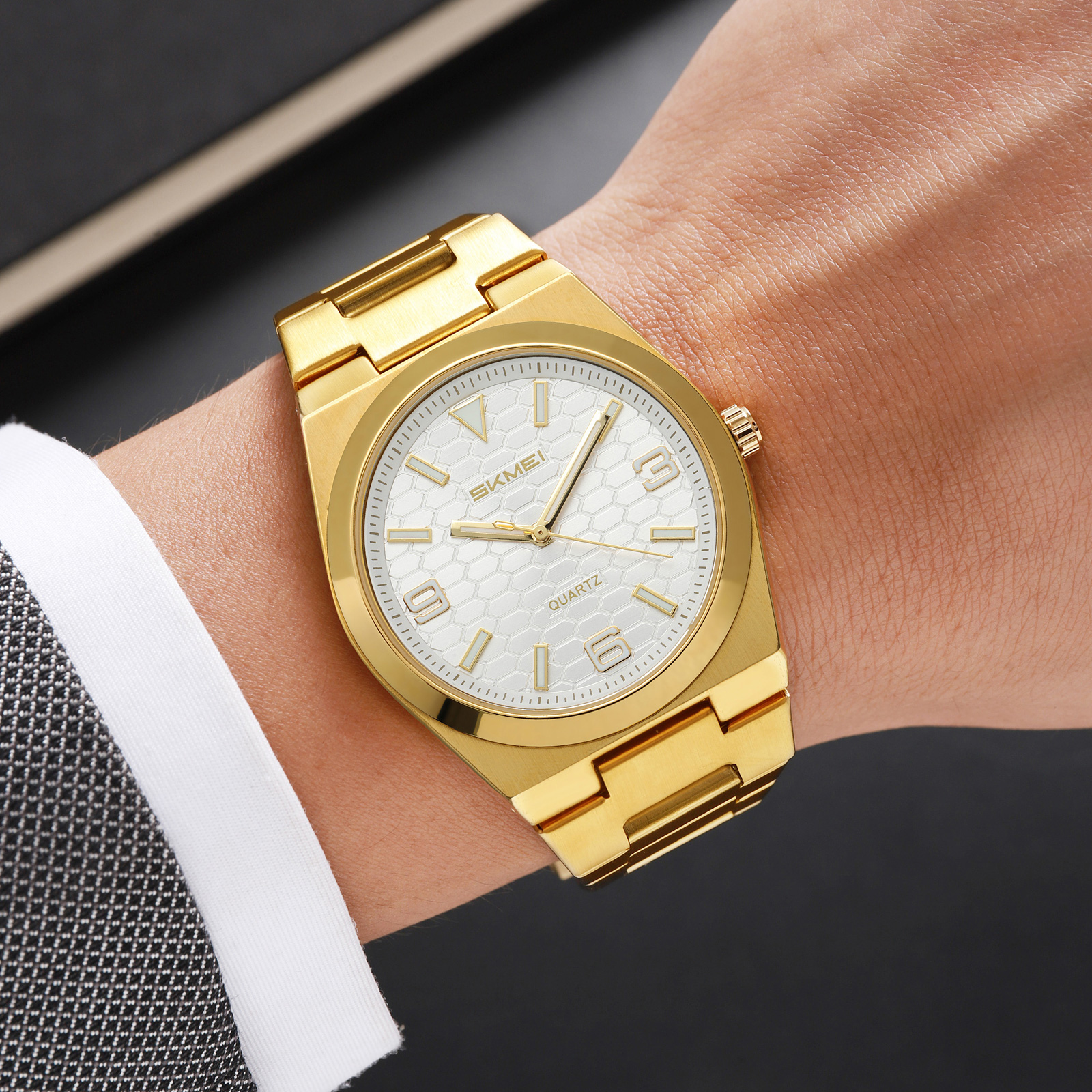 2761 SKMEI Men Honeycomb Dial Stainless Steel Wrist Watch
