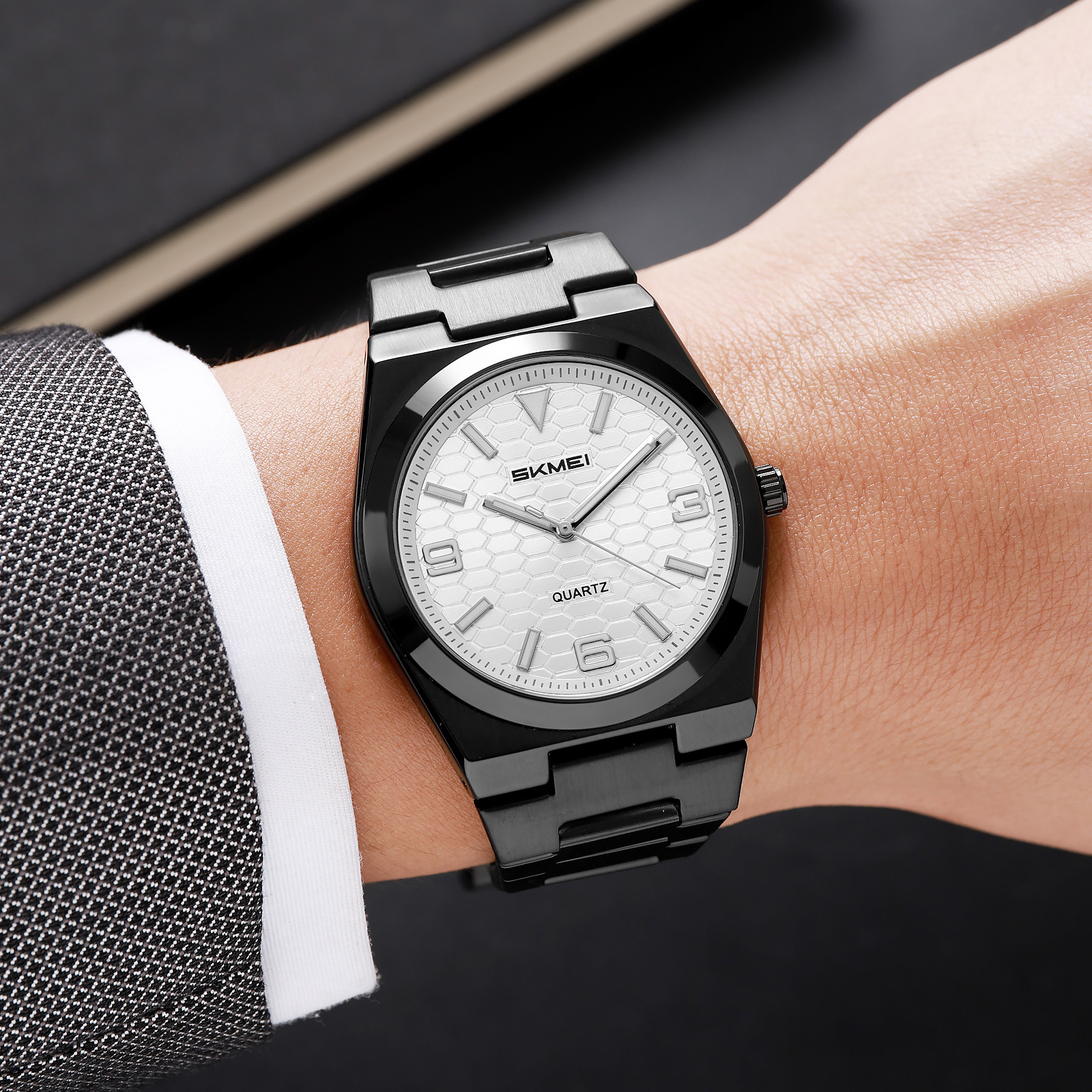 2761 SKMEI Men Honeycomb Dial Stainless Steel Wrist Watch