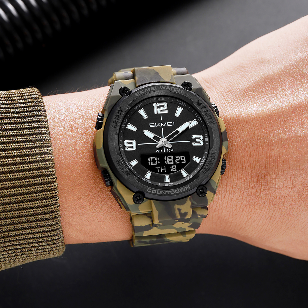SKMEI 2796 SKMEI Men’s Outdoor Military Sports Watch