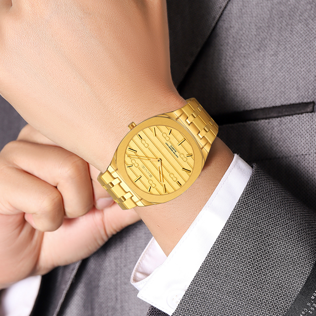 SKMEI 9372 Luxury Men's Quartz Watch with Stainless Steel Band