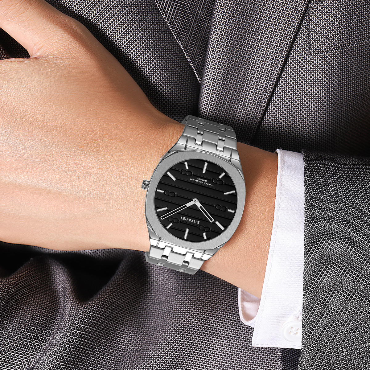 SKMEI 9372 Luxury Men's Quartz Watch with Stainless Steel Band