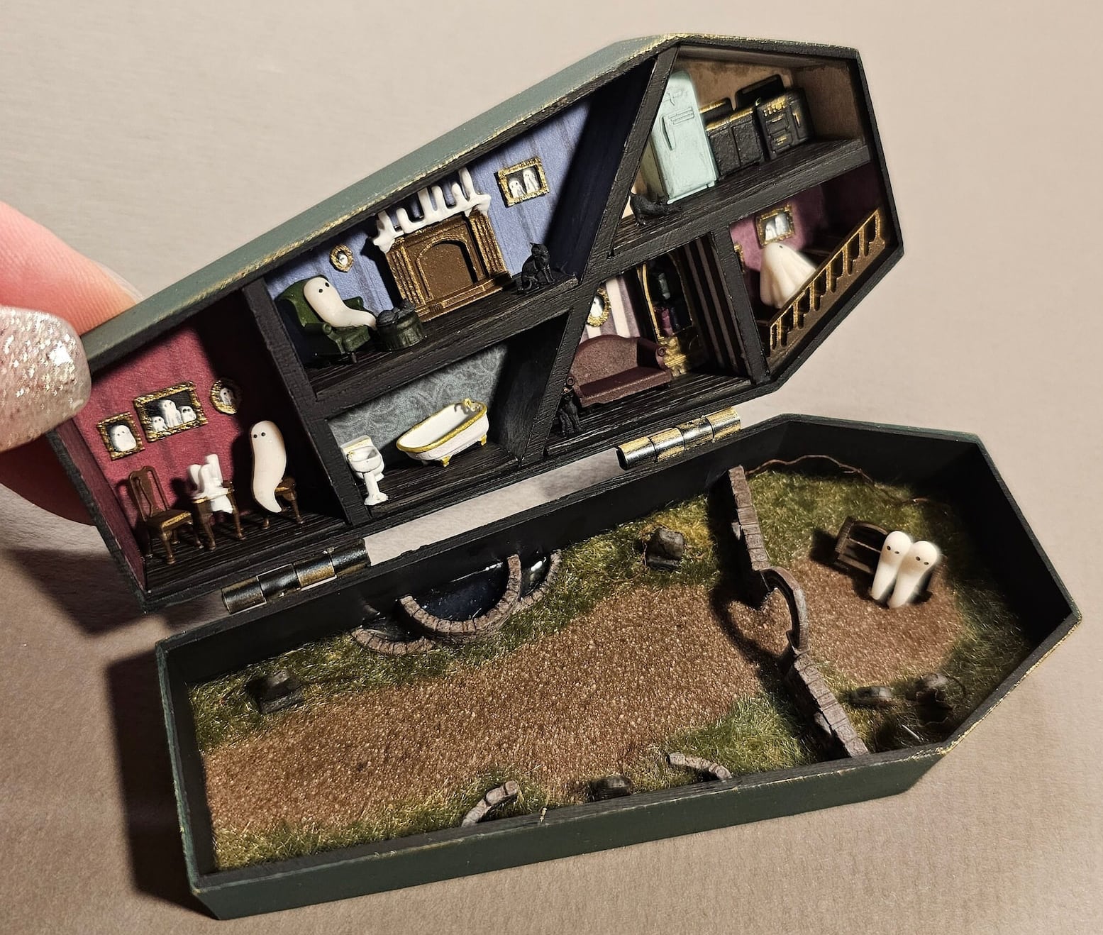 ?LOWEST PRICE IN HISTORY? Haunted coffin minature dollhouse with tiny ghosties inside
