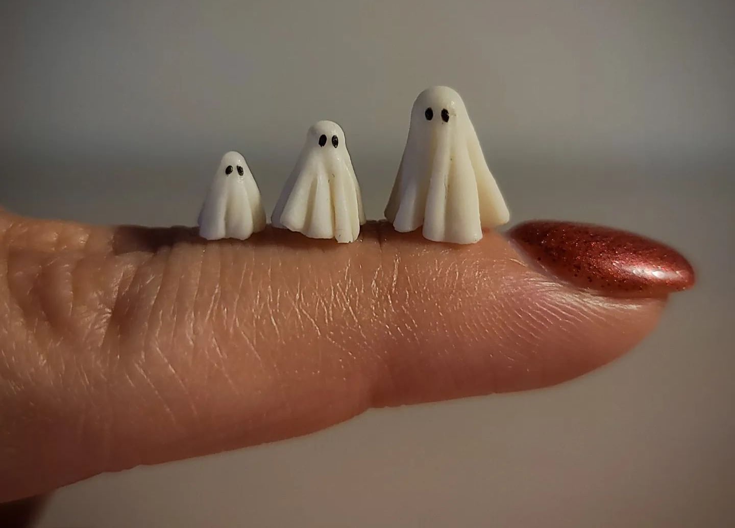 ?LOWEST PRICE IN HISTORY? Haunted coffin minature dollhouse with tiny ghosties inside