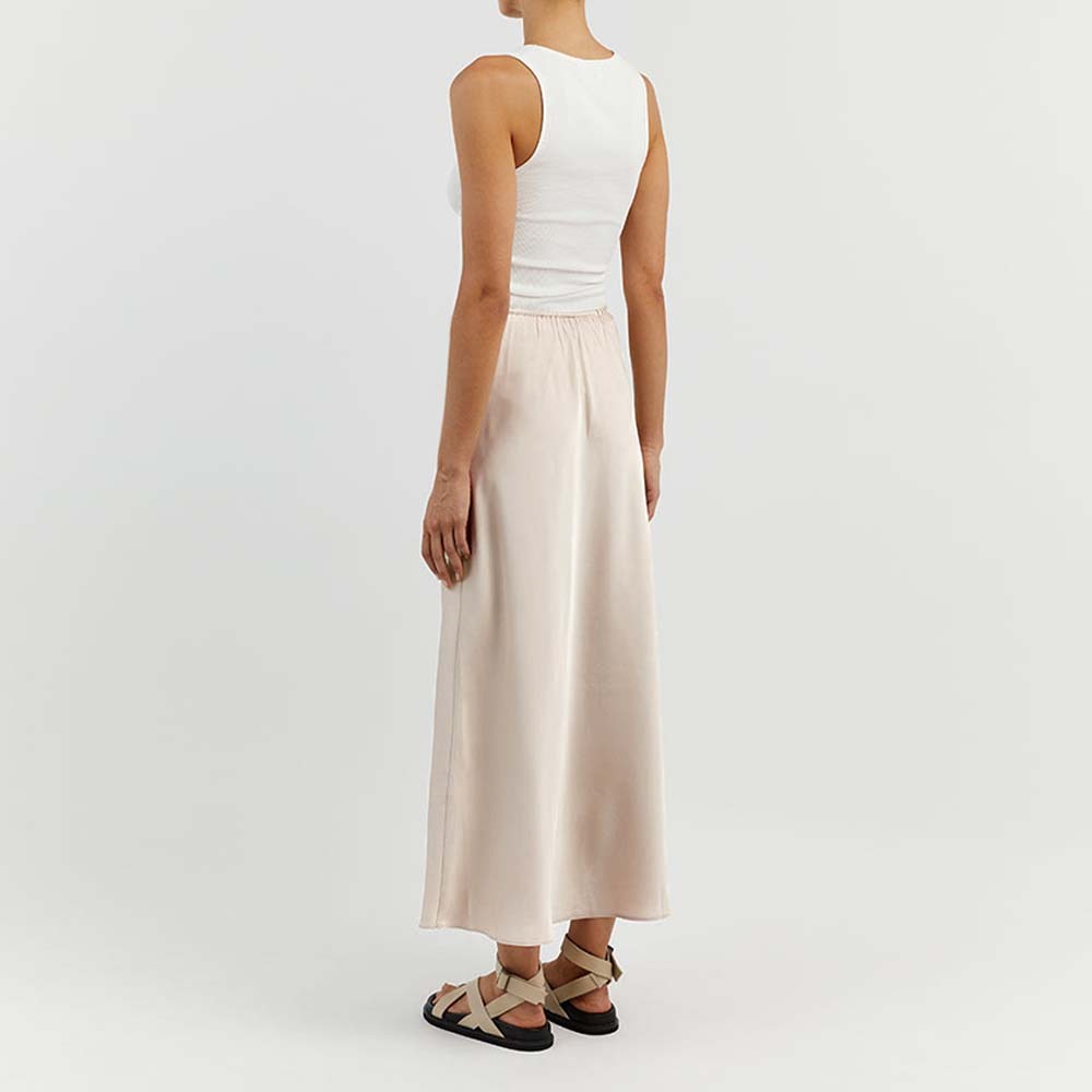 Falda de mujer elegante de satén con tirantes y talle alto