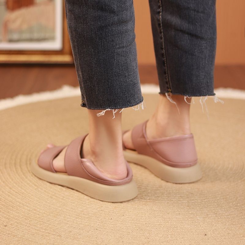 Nuevas sandalias de cuero de moda de suela gruesa para mujer