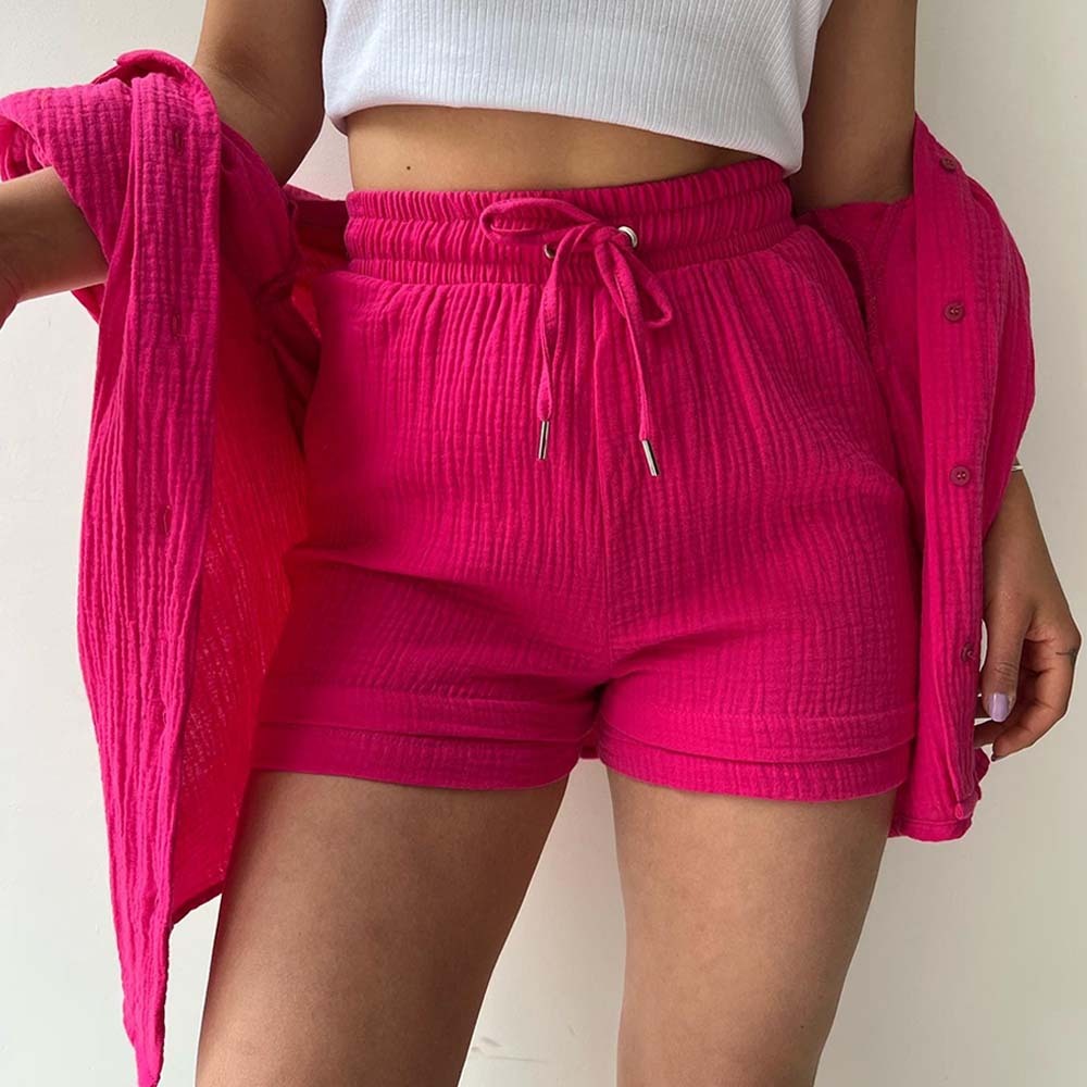 Traje de mujer (camisa de manga larga + pantalón corto)