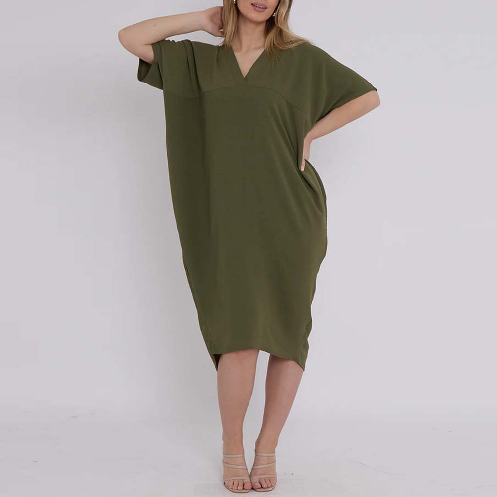 Vestido de seda hielo con cuello en V y manga murciélago de color liso