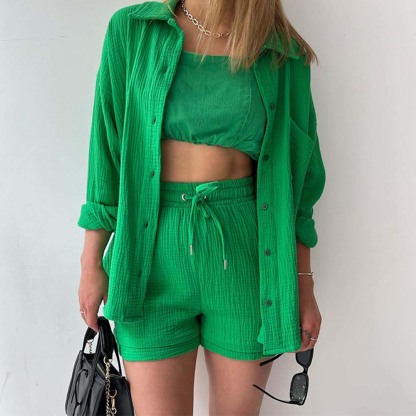 Traje de mujer (camisa de manga larga + pantalón corto)