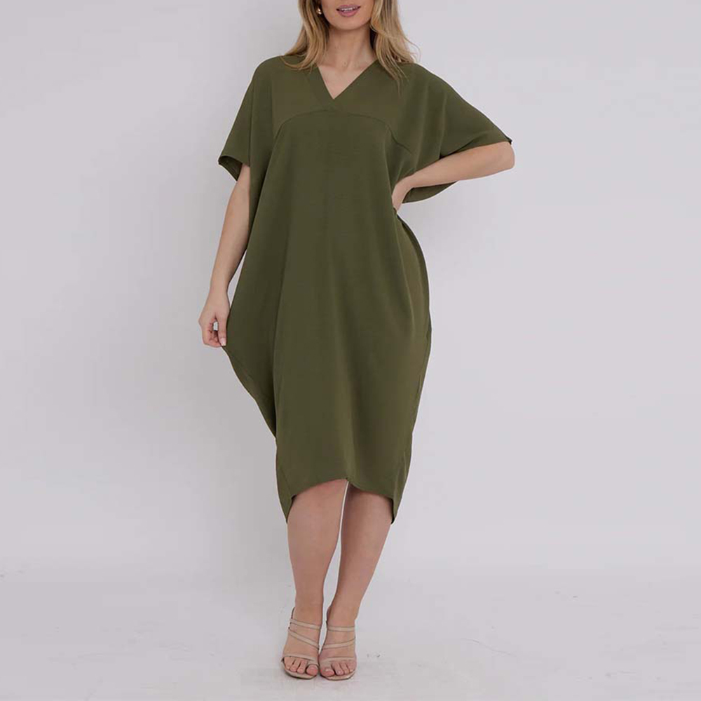 Vestido de seda hielo con cuello en V y manga murciélago de color liso