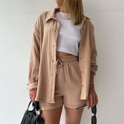 Traje de mujer (camisa de manga larga + pantalón corto)