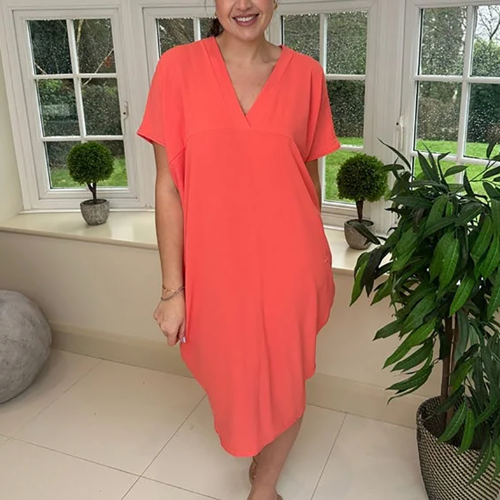 Vestido de seda hielo con cuello en V y manga murciélago de color liso