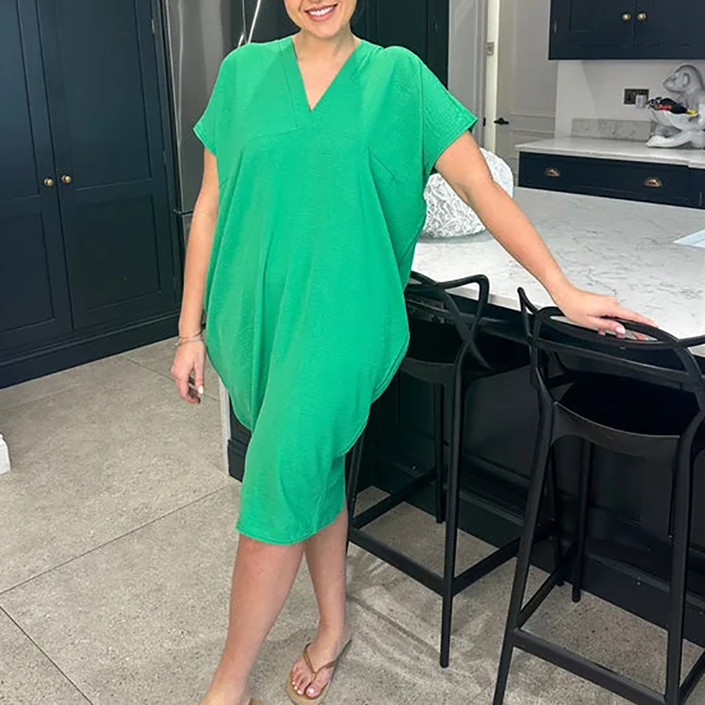 Vestido de seda hielo con cuello en V y manga murciélago de color liso