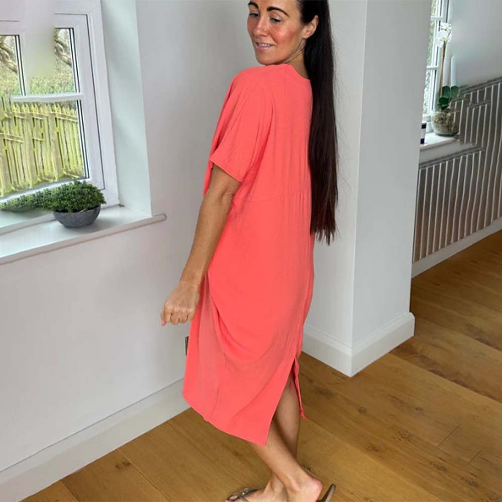 Vestido de seda hielo con cuello en V y manga murciélago de color liso