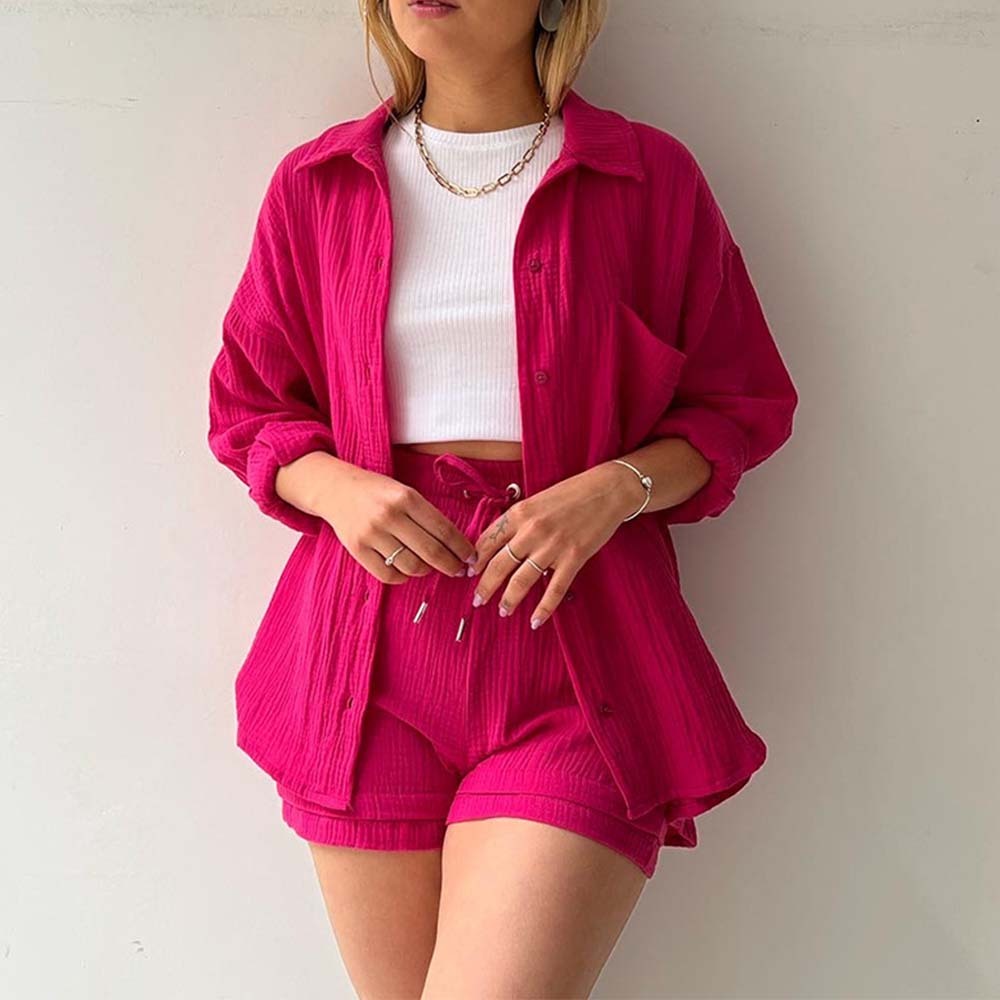 Traje de mujer (camisa de manga larga + pantalón corto)