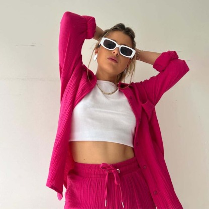 Traje de mujer (camisa de manga larga + pantalón corto)