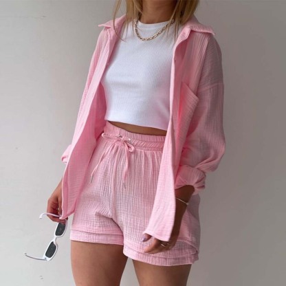 Traje de mujer (camisa de manga larga + pantalón corto)