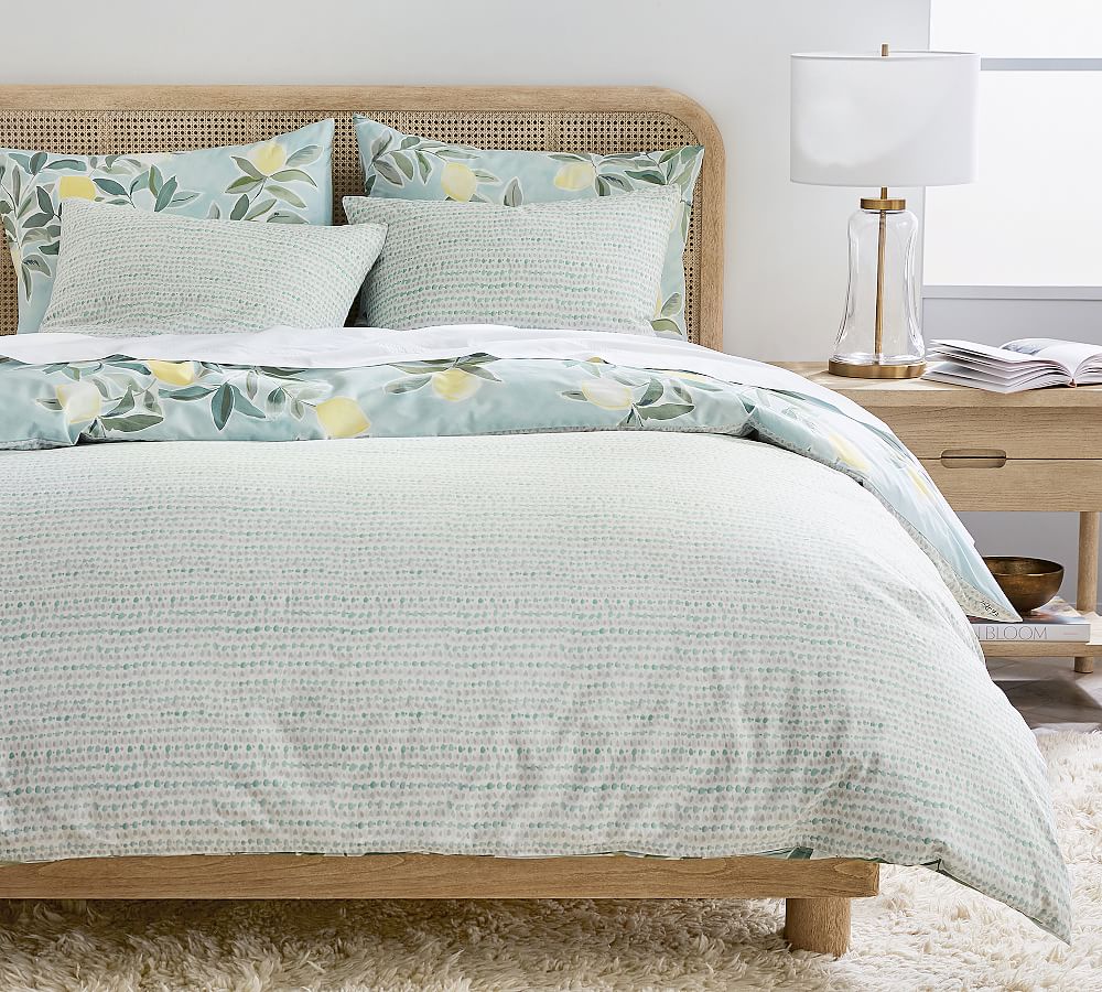 Wholesale Indoor Living Room Reading Room Crafted From Glass and Steel with a Brass or Bronze Finish Table Lamp