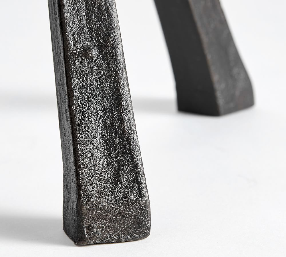 Factory Hot Sale Indoor Living Room Reading Room Crafted of Brass and Finished by Hand in Forged Iron Brass or Bronze Table Lamp